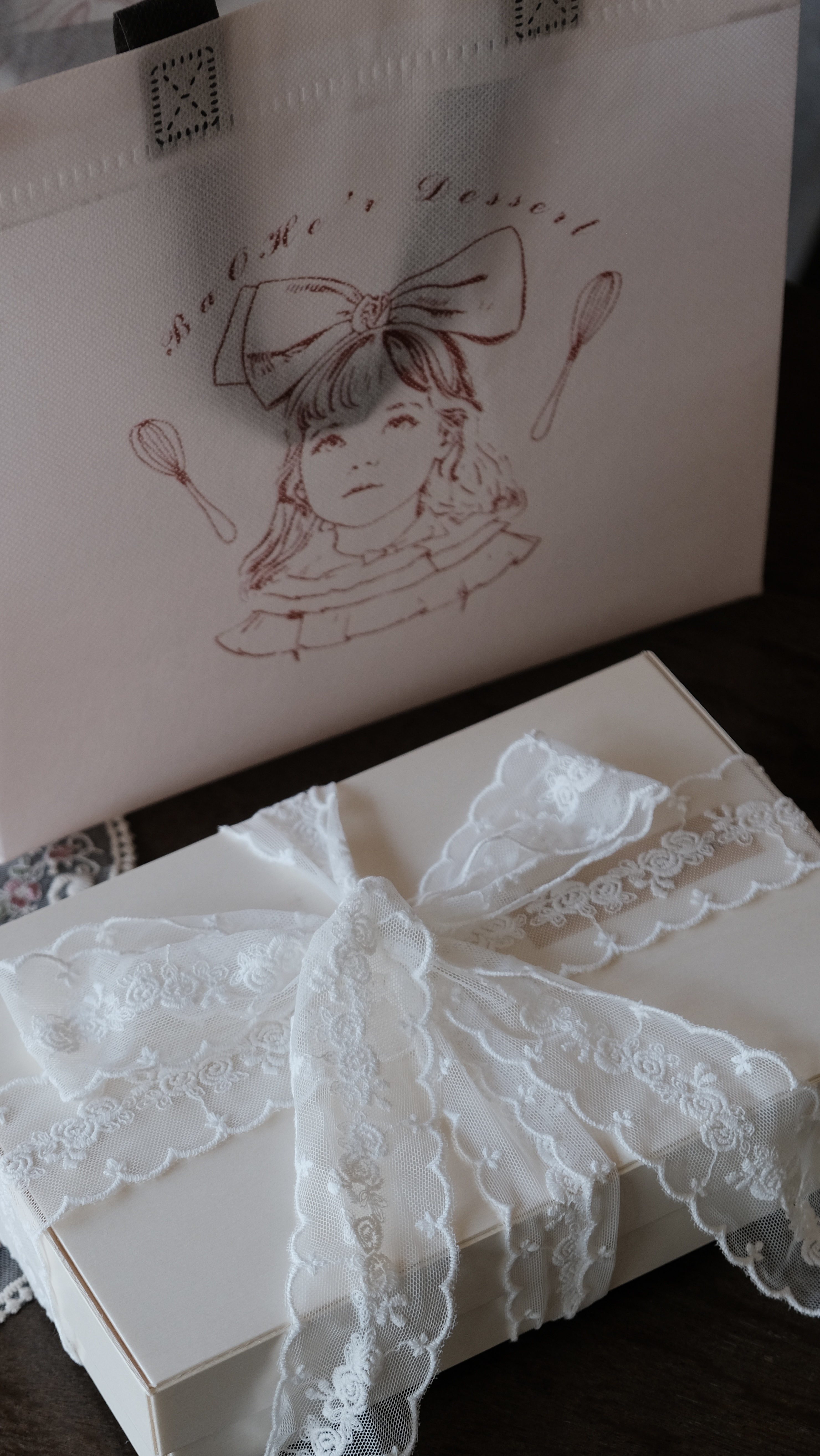 限量聖誕木盒包裝｜期間限定草莓開心果奶油乳酪馬卡龍｜