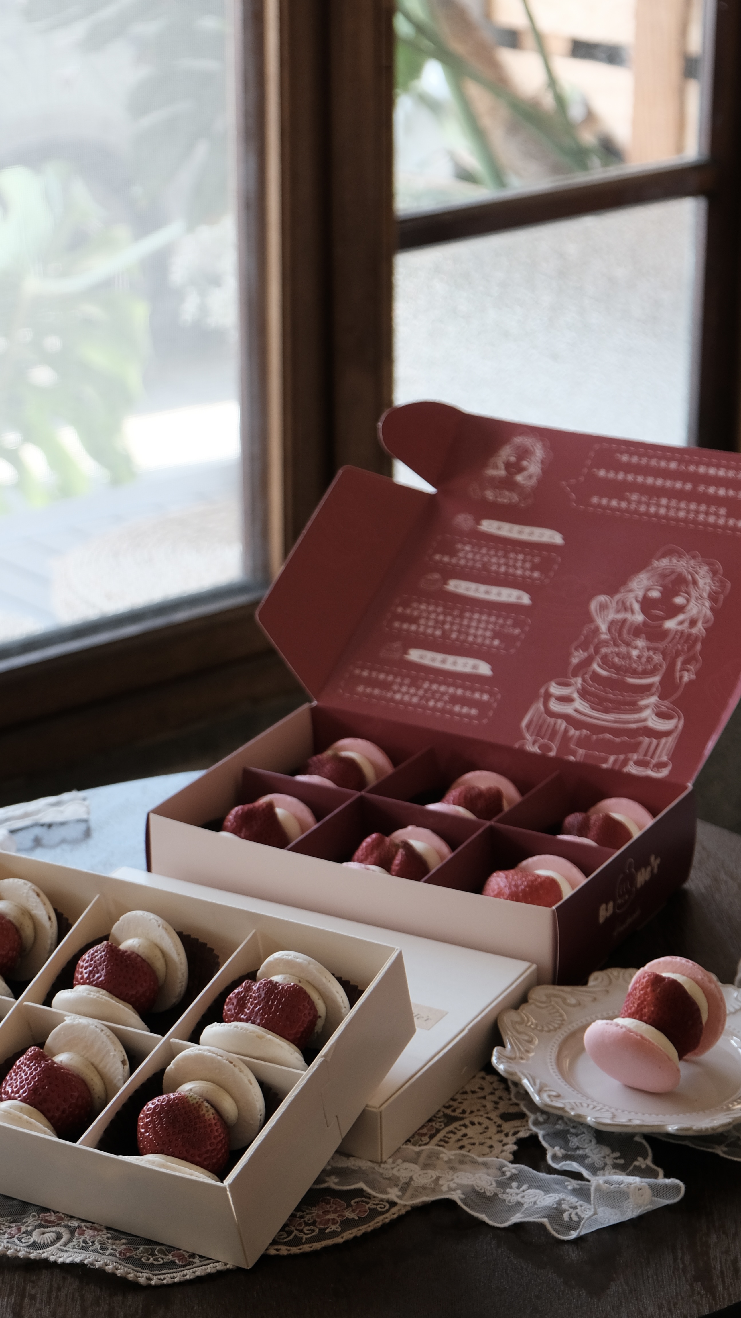 限量聖誕木盒包裝｜期間限定草莓開心果奶油乳酪馬卡龍｜
