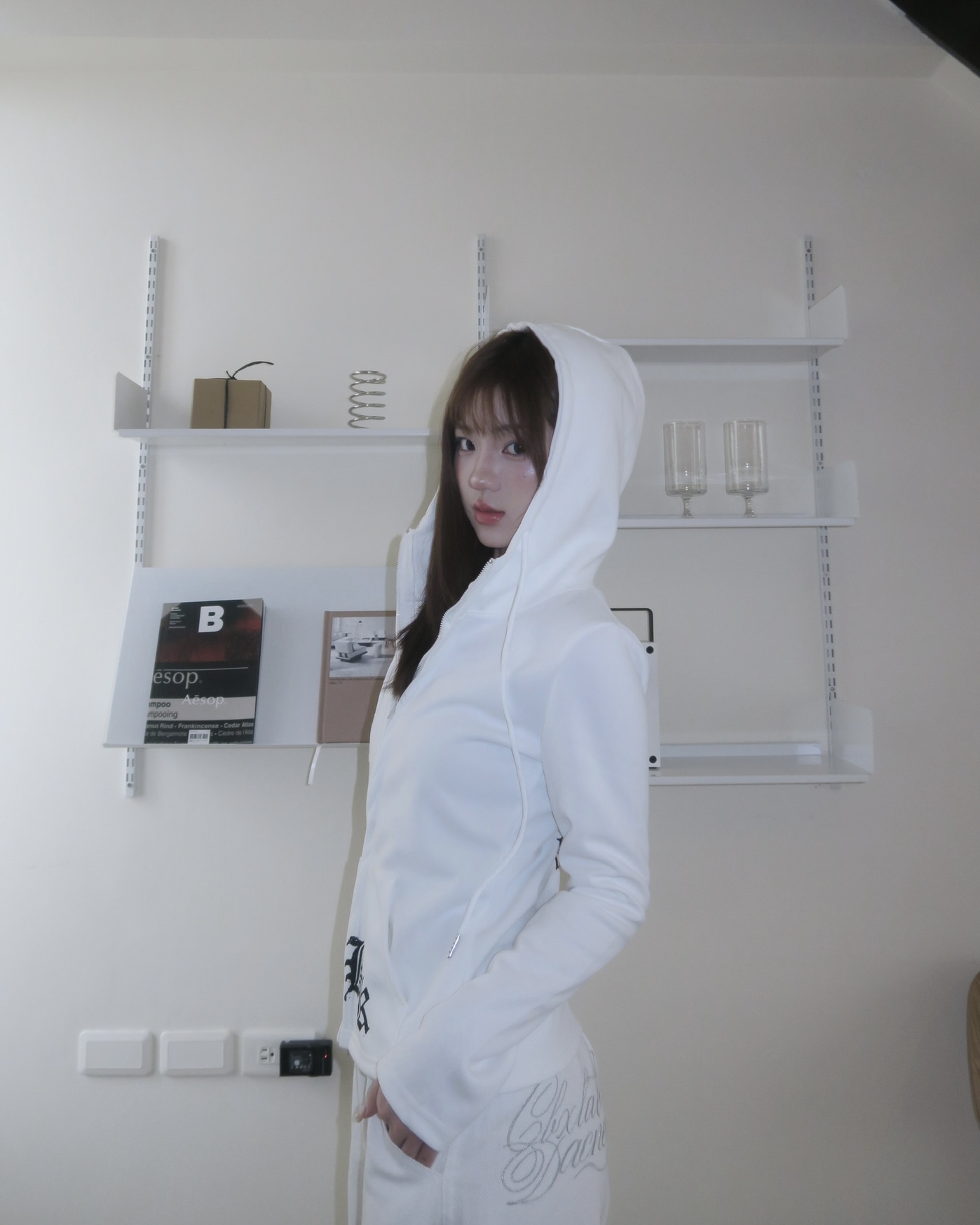 #J1007美式緊身連帽外套（2colors)