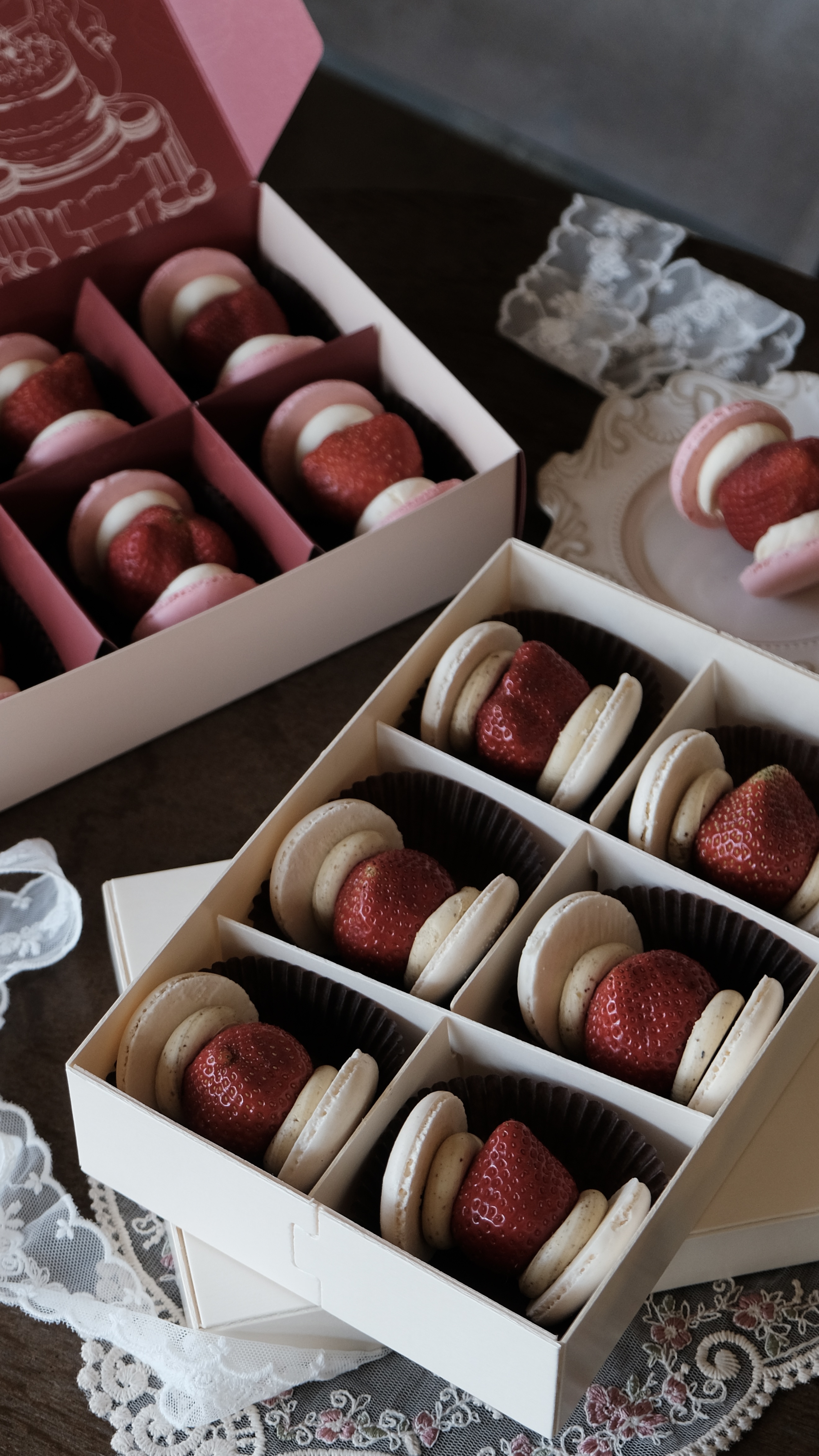 限量聖誕木盒包裝｜期間限定草莓開心果奶油乳酪馬卡龍｜
