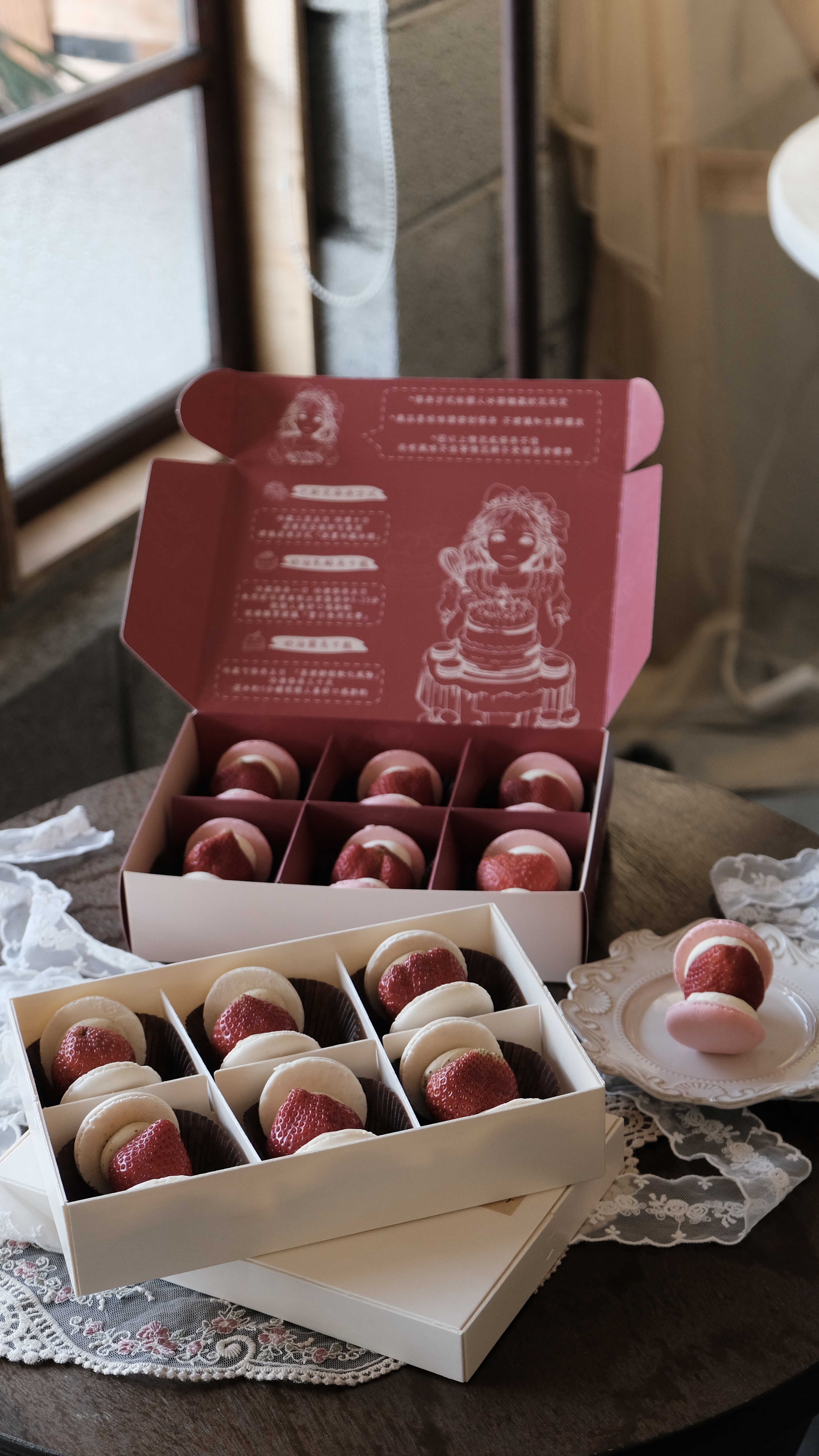 限量聖誕木盒包裝｜期間限定草莓開心果奶油乳酪馬卡龍｜