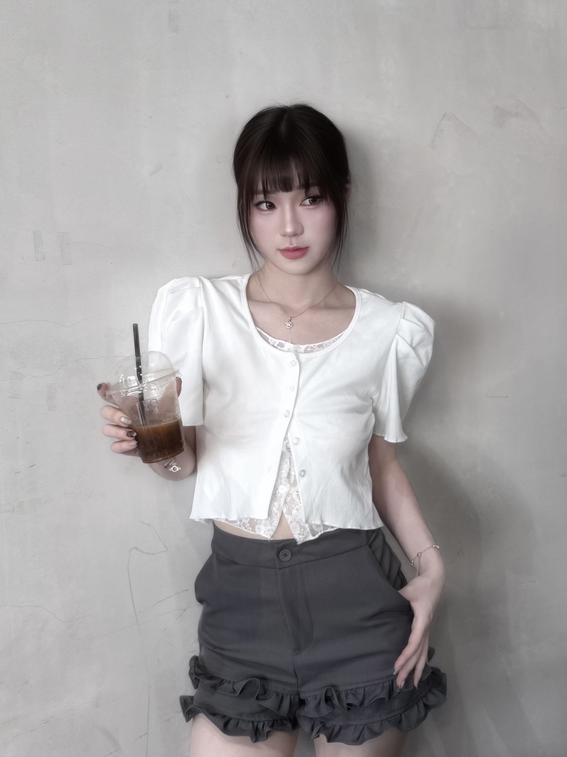 #T0612蕾絲拼接假兩件泡泡袖綁帶上衣（2colors)