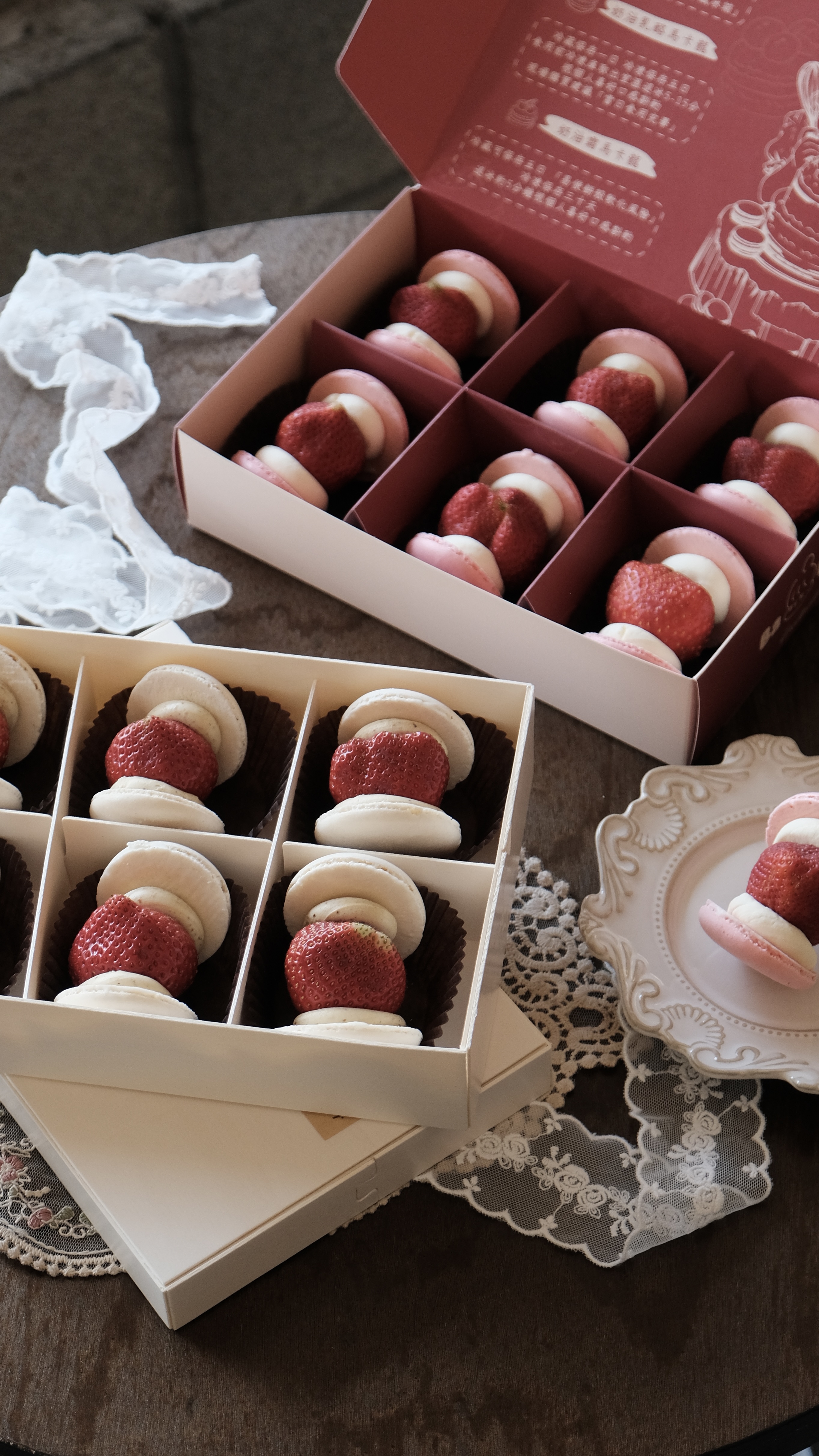 限量聖誕木盒包裝｜期間限定草莓開心果奶油乳酪馬卡龍｜