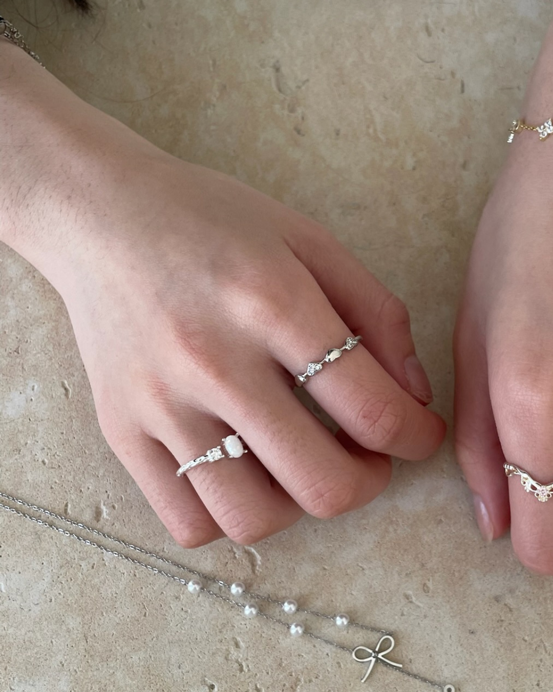  S925白色奧寶鑲鑽活圍戒